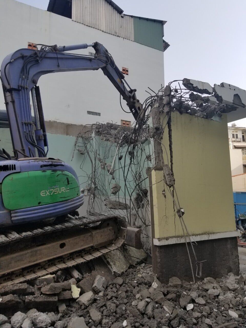 Đục Phá Xe Cơ Giới TPHCM